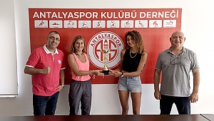 Voleybolculardan Antalyaspor Kulübü Derneğine Ziyaret