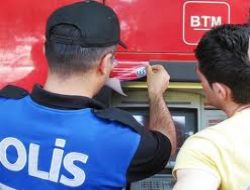 ATM'ye Düzenek Kurdular