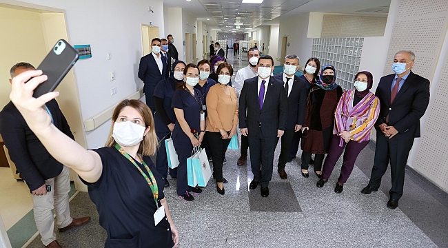 Tütüncü Sağlık Çalışanlarının Kadınlar Gününü Kutladı