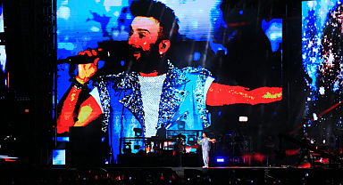 Tarkan ve Ceza, Antalyalı hayranlarıyla buluştu