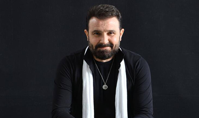Bedirhan Gökçe, Seyyar Radyo'da Dinleyicilerinden Gelen Şiirleri Seslendiriyor
