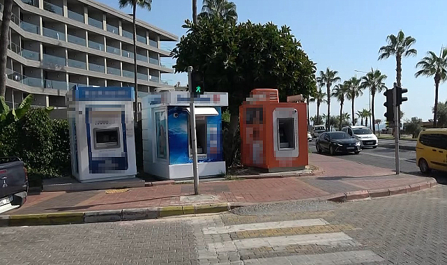 Sinir krizi geçirdi, öfkesini ATM'lerden çıkardı