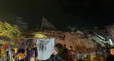 Konya'da 4 katlı bina çöktü