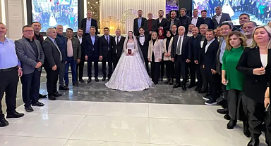 AK Parti Antalya düğünde bir araya geldi
