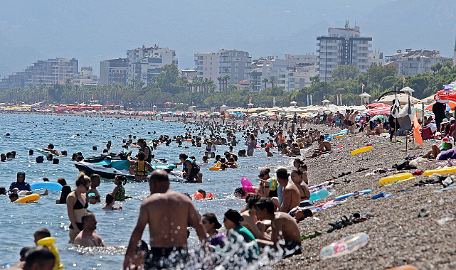 Antalya’nın denizi bile yanıyor