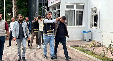 2 kişinin ölümüyle sonuçlanan silahlı kavga şüphelileri adliyeye sevk edildi