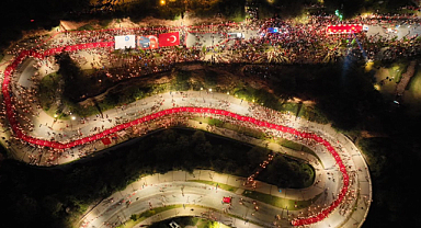 Antalya'da 400 metrelik dev bayrakla Cumhuriyet coşkusu