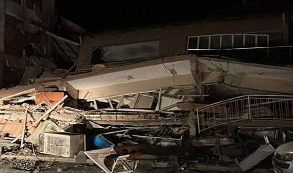 Balıkesir'in Sındırgı ilçesinde 6,1 büyüklüğünde deprem meydana geldi