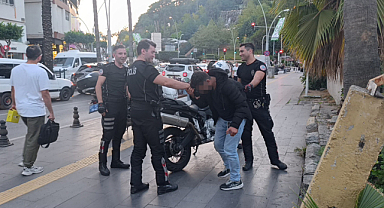 Dolmuş durağında baygın halde bulundu, polisleri görünce elini öptü