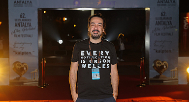 Dünyanın ilk yapay zeka belgeseli