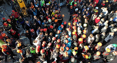 İki can kaybı var, bir kişi sağ çıkarıldı