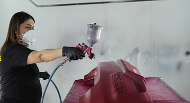 Eşinin yanında çırak olarak başladı, müşterilerin vazgeçilmez 'Nurgül ustası' oldu