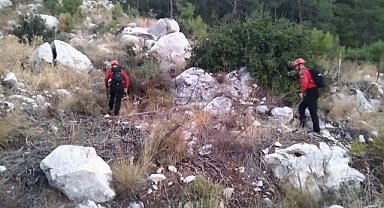 Yürüyüşe çıktıkları dağda mahsur kaldılar, yardımlarına JAK ve AFAD ekibi yetişti