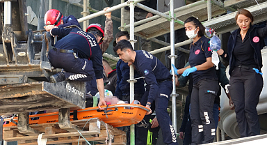 İnşaat iskelesinden düşen işçi ağır yaralandı
