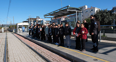 Öğrenciler tramvayın tarihini keyifli yolculukla öğrendi