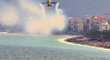 23 Nisan kutlamalarında gökyüzü bayraklarla buluştu