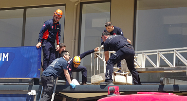 4. kattan tente üzerine düşen genç adam için seferber oldular