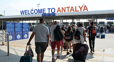 Antalya'da erken rezervasyonlarda iptallere rağmen akış devam ediyor talep umudu sürüyor