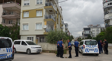 Aracın anahtarını vermeyen annesine sinirlenince eve pompalı tüfekle ateş açtı