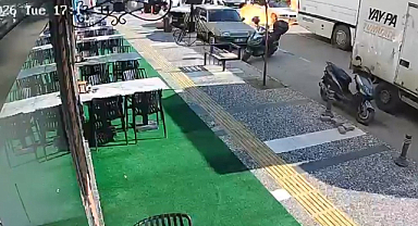 Bir anda patlayıp alev topuna dönen araçtan atlayıp canlarını zor kurtardılar