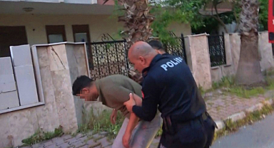 Bunalıma girip evini yakan genci ekipler kurtardı