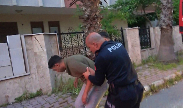 Bunalıma girip evini yakan genci ekipler kurtardı