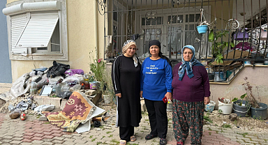 Daire içerisinde ve bahçede biriktirilen çöpler vatandaşı isyan ettirdi