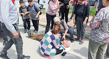 Manevra yapan öğrenci servisi görme engelli yayaya çarptı, eşi gözyaşlarına boğuldu
