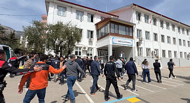 Okulda 4 kişiyi öldüren ortaokul öğrencisinin polis başmüfettişi olan babası gözaltına alındı