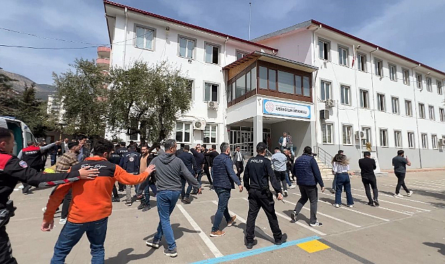 Okulda 4 kişiyi öldüren ortaokul öğrencisinin polis başmüfettişi olan babası gözaltına alındı