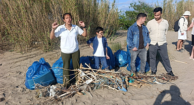 Sahil temizliğinde toplanan çöp yığını görenleri hayrete düşürdü