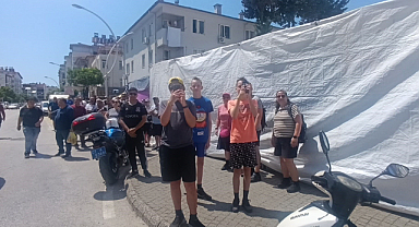 Turistler pazar alışverişini bırakıp yangın görüntüleme yarışına girdi