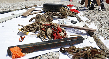 4 etaptan oluşan deniz dibi temizliğinde yaklaşık 20 ton atık çıkartıldı