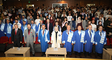 Akdeniz Üniversitesi’nde mezuniyet coşkusu İlahiyat Fakültesi ile başladı