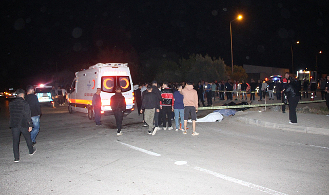Çöp kamyonuyla çarpışan motosikletteki 2 genç hayatını kaybetti