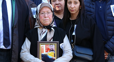 Duruşmaya oğlunun portresiyle gelen anne: 