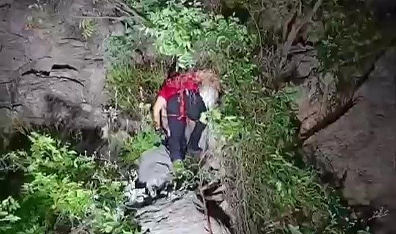 Gezmek için gittikleri Gizli koyda kaybolan 2 kişi JAK timlerince kurtarıldı