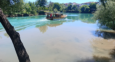 Manavgat Irmağı'nda kaynağı belirlenemeyen görüntü endişelendiriyor
