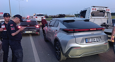 Manavgat'ta 3 araçlı zincirleme kaza: 2 yaralı