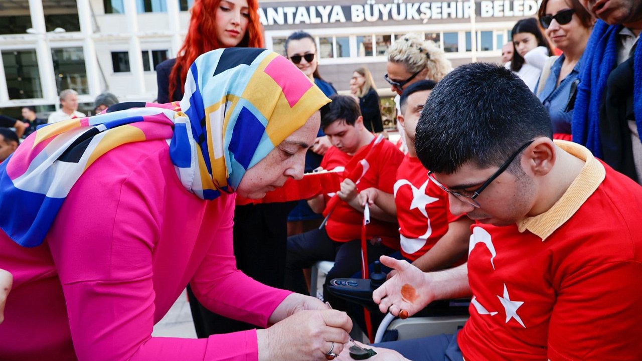Özel bireyler bir günlüğüne asker oldu