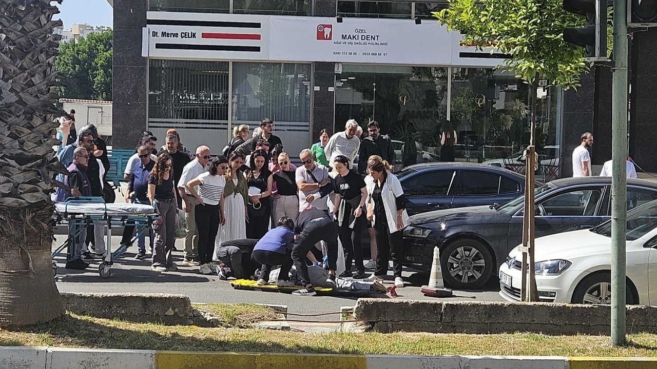 Yaya yolunu kullanan 3 tekerli motosiklet ile otomobil çarptıştı