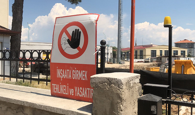 Isparta'da kanalizasyon hattı çalışmasında göçük meydana geldi: 1 işçi yaralandı