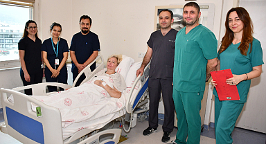Karnından 12 kilogramlık yumurtalık kitlesi çıkarıldı
