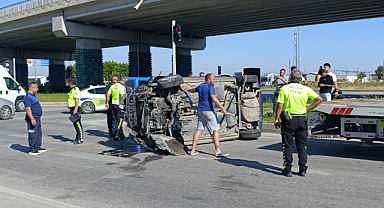Ters dönen araçtan burnu bile kanamadan çıktı