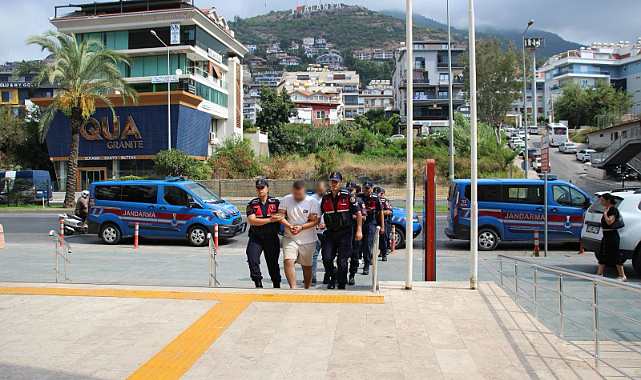 Alanya’da emlak ofisini kurşunlayan 2 şüpheli tutuklandı
