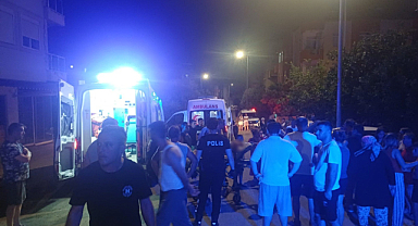 Annesini darp eden babasını bıçakladı
