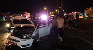 Antalya'da otomobiller çarpıştı: 2 yaralı