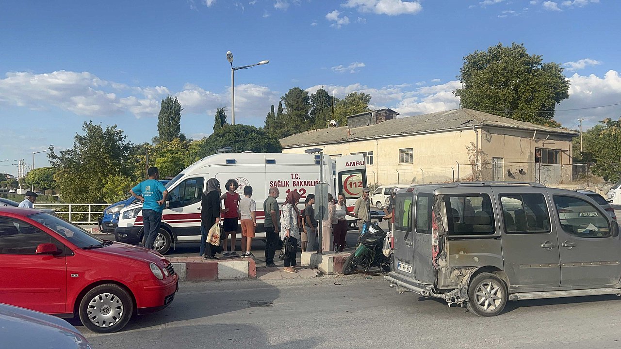 Burdur'da otomobil ile motosiklet çarpıştı