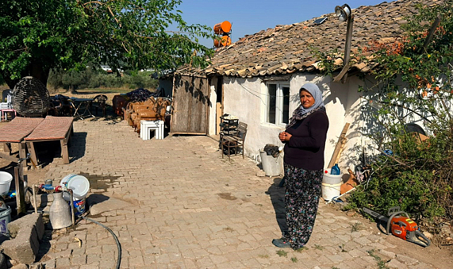 Hortumun evsiz bıraktığı aile korkudan eve giremiyor bahçede yaşıyor