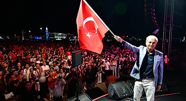Kepez’de Zafer coşkusu: Binlerce Antalyalı Dokumapark’ta buluştu